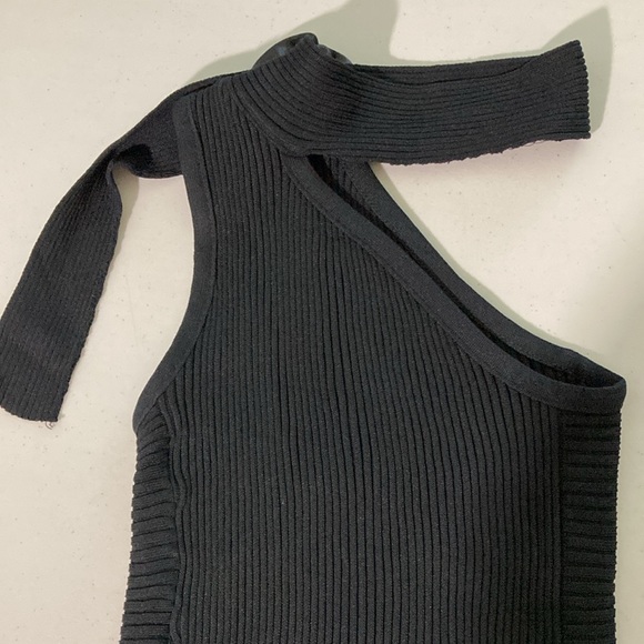 Unbranded, One Shoulder Black Ribbed Knit top, with Neck band with Rose - Picture 3 of 8